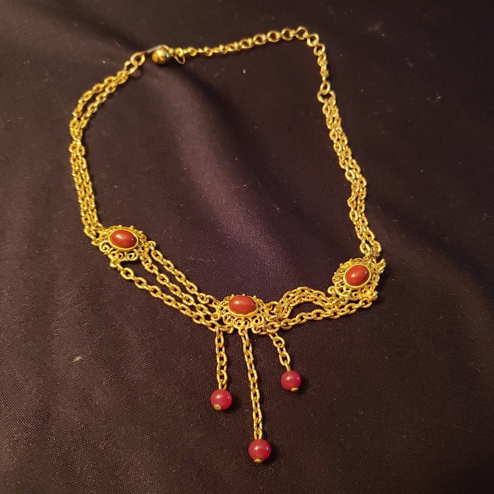 Vintage Woman's Necklace, Stone and Goldtone Chain 16"